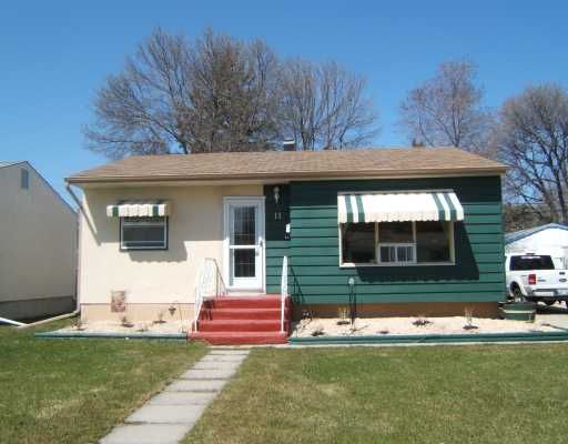 I have sold a property at 11 APPLEWOOD BAY in WINNIPEG
